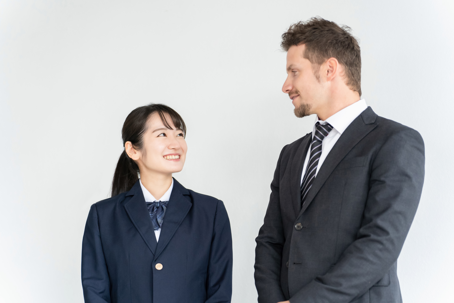 勉強をサポートする様子（ぐんまエデュワークの教育バイト）